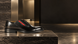 Gucci 547592 black leather cap-toe Oxford in a modern Milan showroom