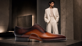 Magnanni 20120 Sanchez II two-tone brown Grabado embossed leather Oxford on a Milan fashion runway plinth