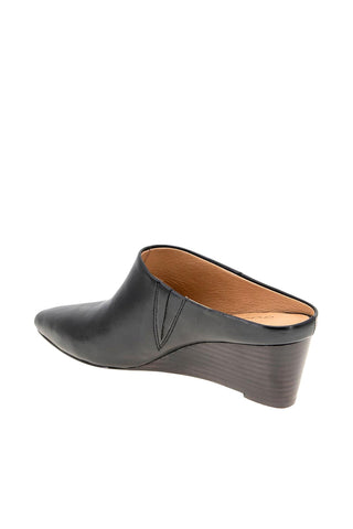Andre Assous Wyatt Women’s Shoes Leather Slip-On Mule (AA1009)