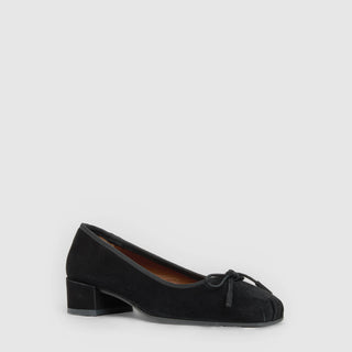 Aquatalia Camalfi suede pump in Black - view 2