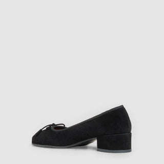 Aquatalia Camalfi suede pump in Black - view 4
