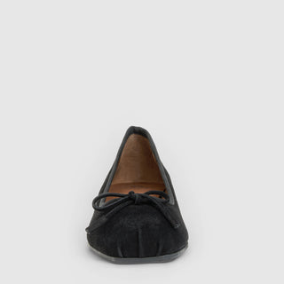 Aquatalia Camalfi suede pump in Black - view 5