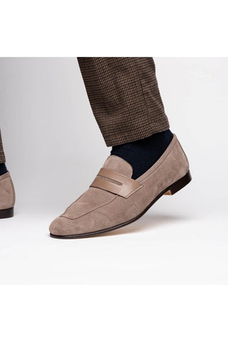 Tippa Suede Loafer - Taupe-Dellamoda